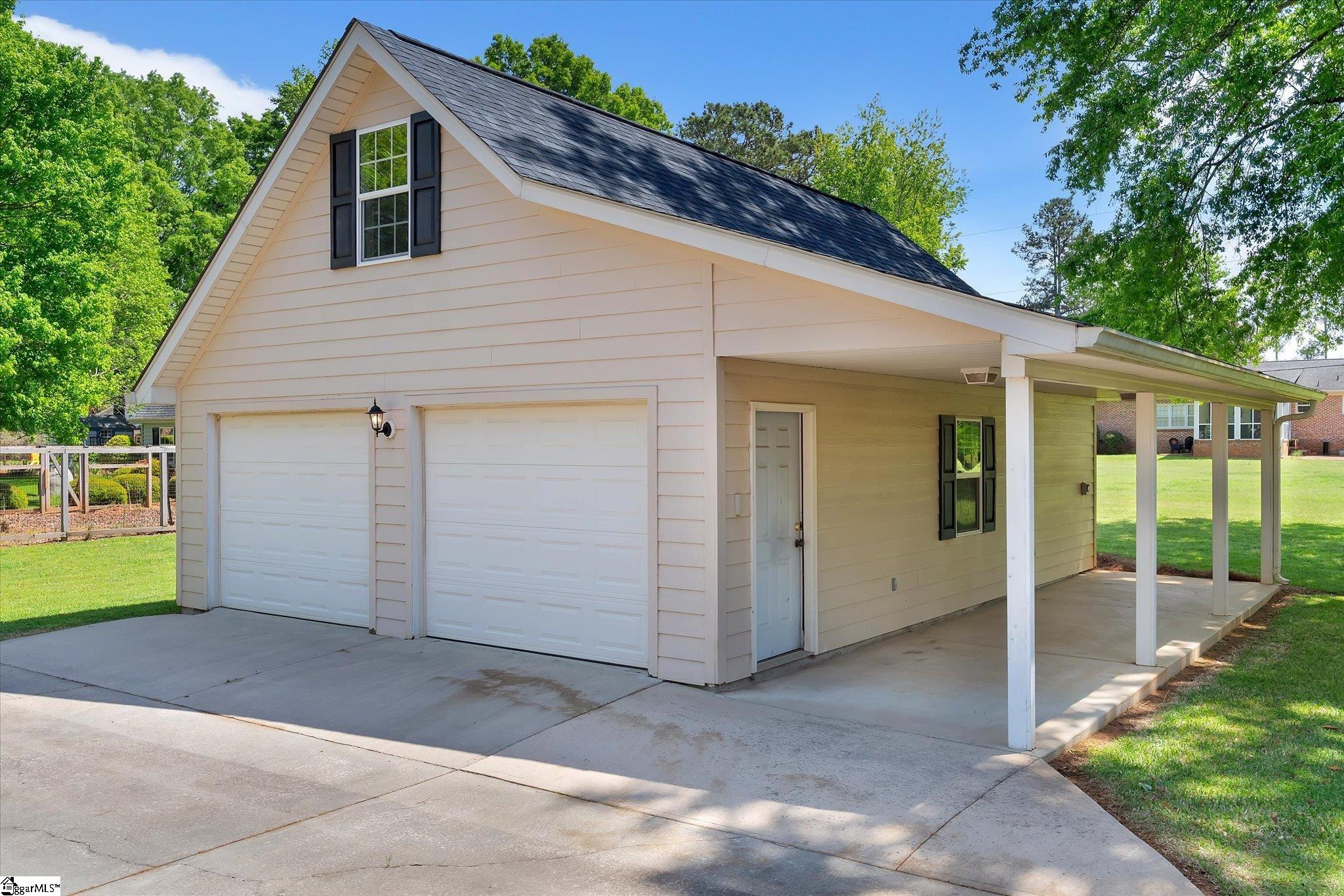 304 Dixon Street Clinton, SC 29325 - Photo 36 of 49