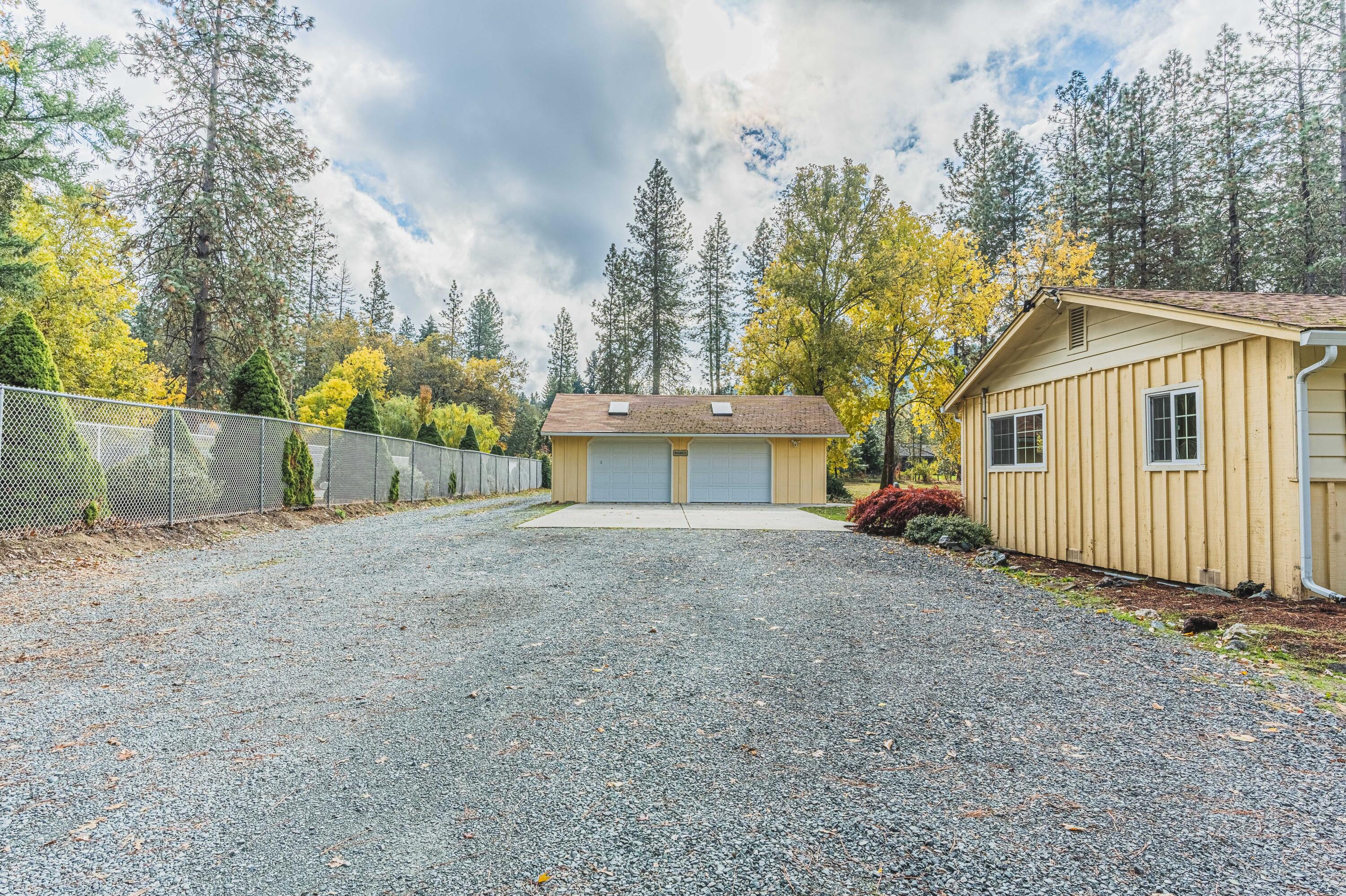 307 Espey Rd - Grants Pass, OR 97527-25