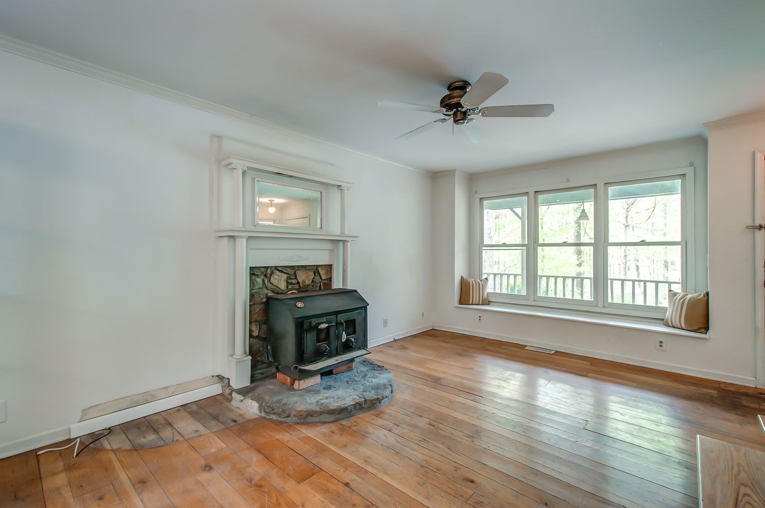1136 Dora Whitley Road Franklin, TN 37064 - Photo 7 of 37 a living room with furniture and a fireplace