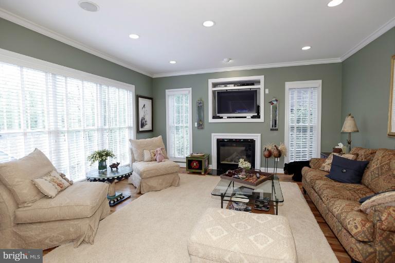 5204 Wissioming Road Bethesda, MD 20816 - Photo 7 of 18 Family Room