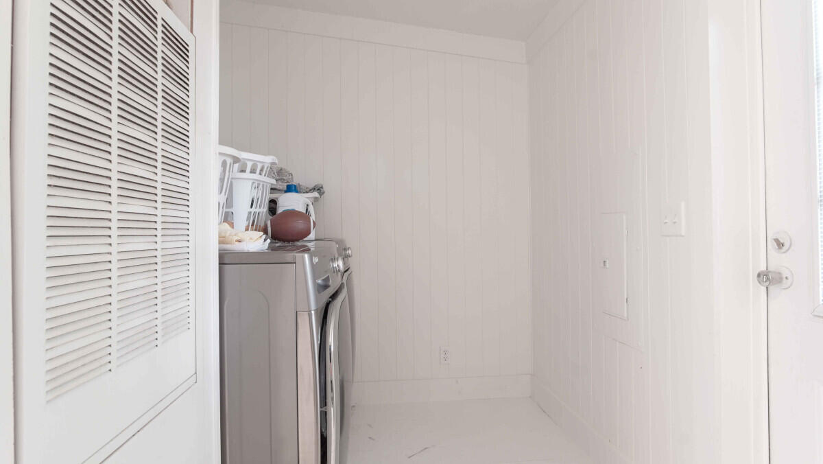 119 Edgewood Terrace Santa Rosa Beach, FL 32459 - Photo 21 of 23 a room with a door and a window