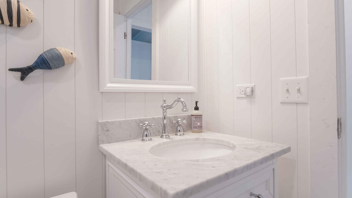 119 Edgewood Terrace Santa Rosa Beach, FL 32459 - Photo 7 of 23 a bathroom with a sink vanity and a mirror