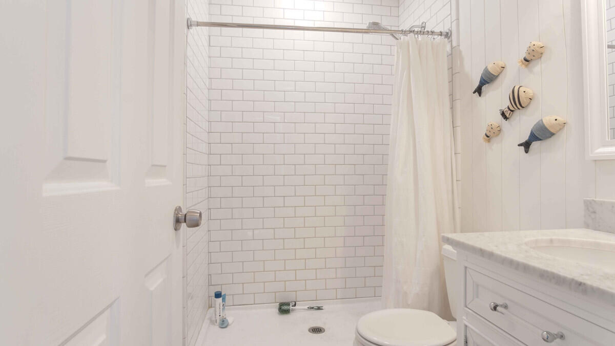 119 Edgewood Terrace Santa Rosa Beach, FL 32459 - Photo 10 of 23 a bathroom with a shower toilet and sink