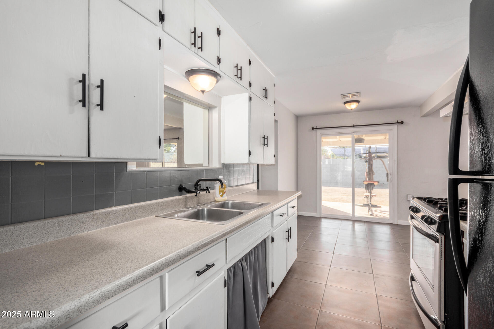1061 West 5th Street Mesa, AZ 85201 - Photo 4 of 29 Kitchen