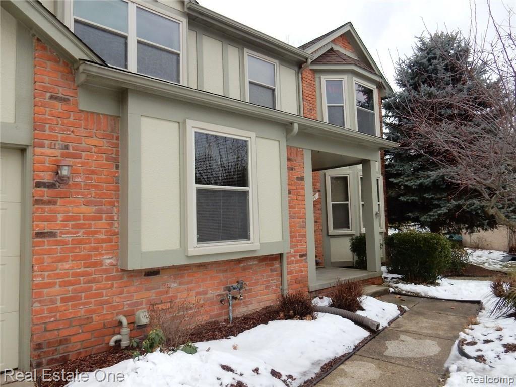 884 Ten Point Drive Rochester, MI 48309 - Photo 3 of 71 AFrontApproach2 (Large).jpg