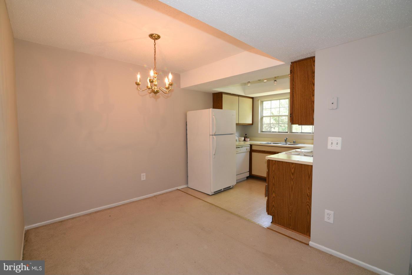 122 Fort Evans Road Southeast, Unit 140 Leesburg, VA 20175 - Photo 5 of 26 Kitchen