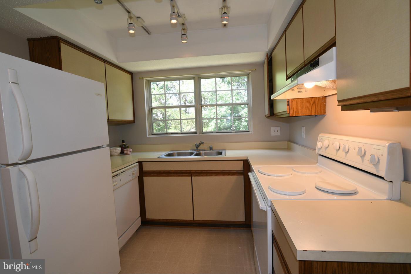 122 Fort Evans Road Southeast, Unit 140 Leesburg, VA 20175 - Photo 6 of 26 Kitchen