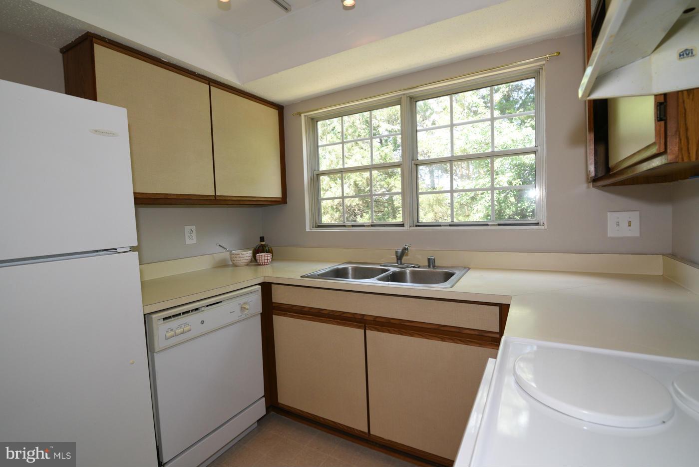 122 Fort Evans Road Southeast, Unit 140 Leesburg, VA 20175 - Photo 7 of 26 Kitchen