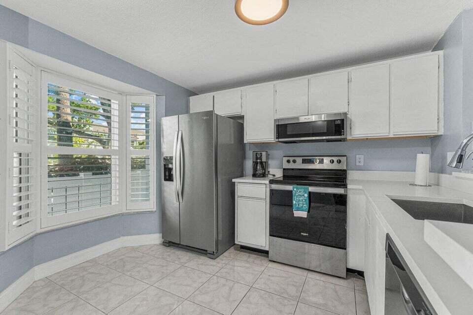 980 Jeffery Street Boca Raton, FL 33487 - Photo 3 of 20 3