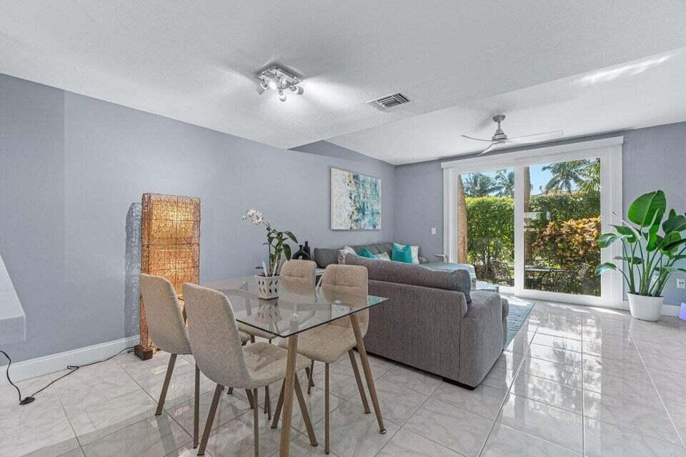 980 Jeffery Street Boca Raton, FL 33487 - Photo 4 of 20 4