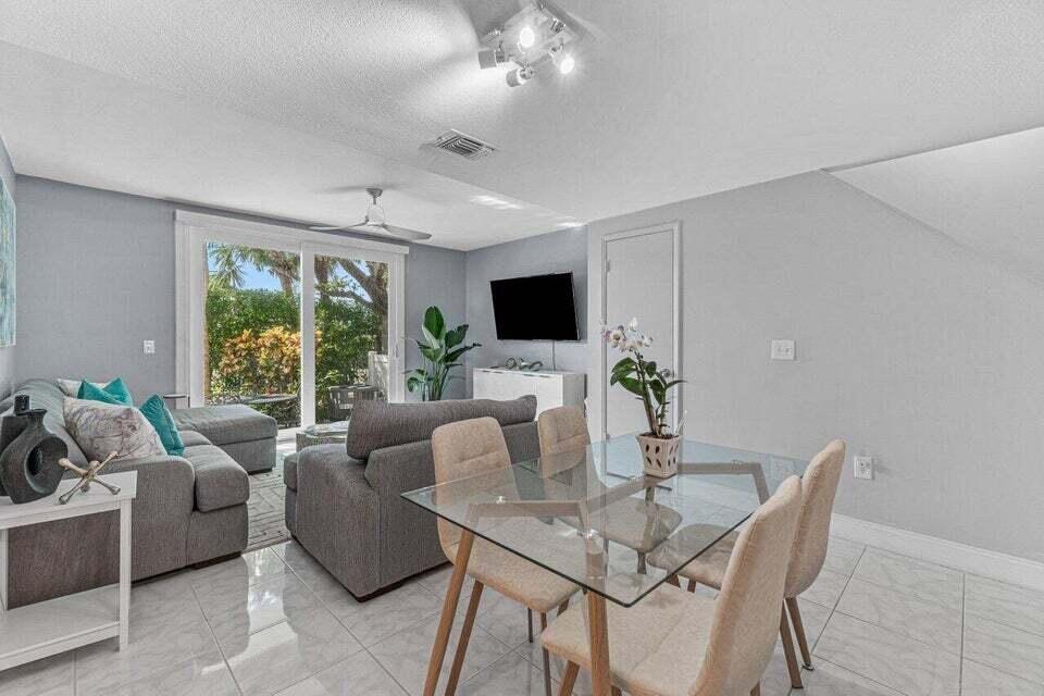 980 Jeffery Street Boca Raton, FL 33487 - Photo 5 of 20 5