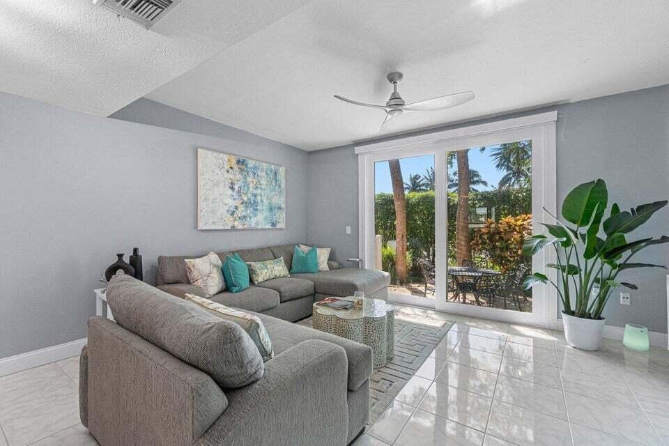 980 Jeffery Street Boca Raton, FL 33487 - Photo 6 of 20 6