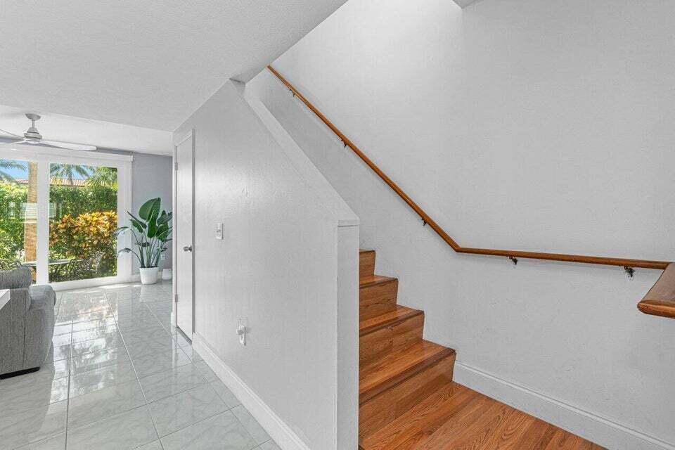 980 Jeffery Street Boca Raton, FL 33487 - Photo 8 of 20 8