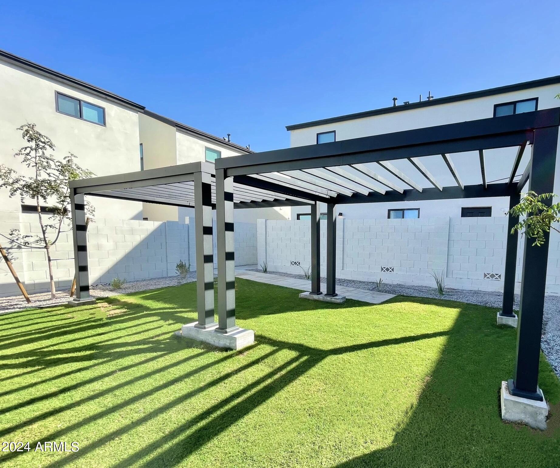 815 East Roma Avenue, Unit 5 Phoenix, AZ 85014 - Photo 23 of 28 a view of a backyard of a house