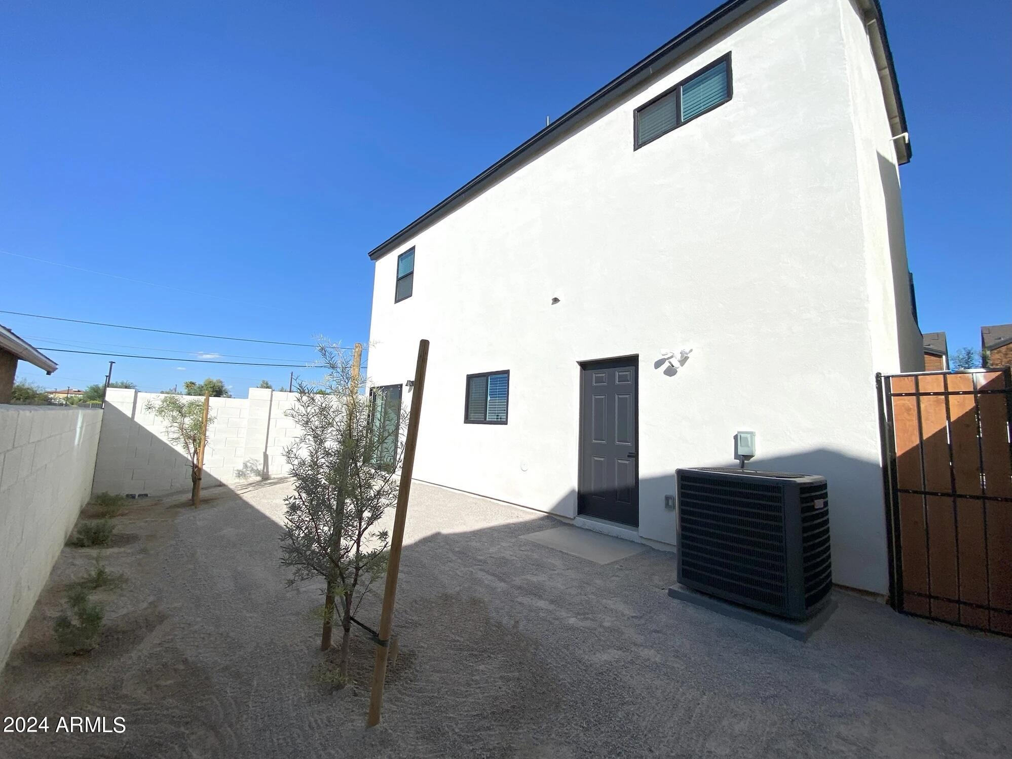 815 East Roma Avenue, Unit 5 Phoenix, AZ 85014 - Photo 8 of 28 a view of balcony with furniture