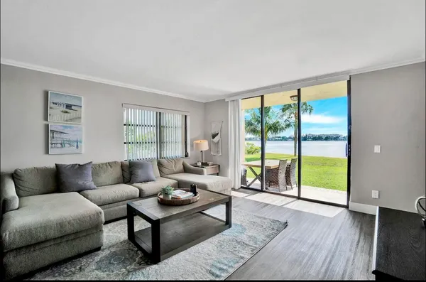 $3,250 | 300 Croton Avenue, Unit 102, Lantana, FL 33462