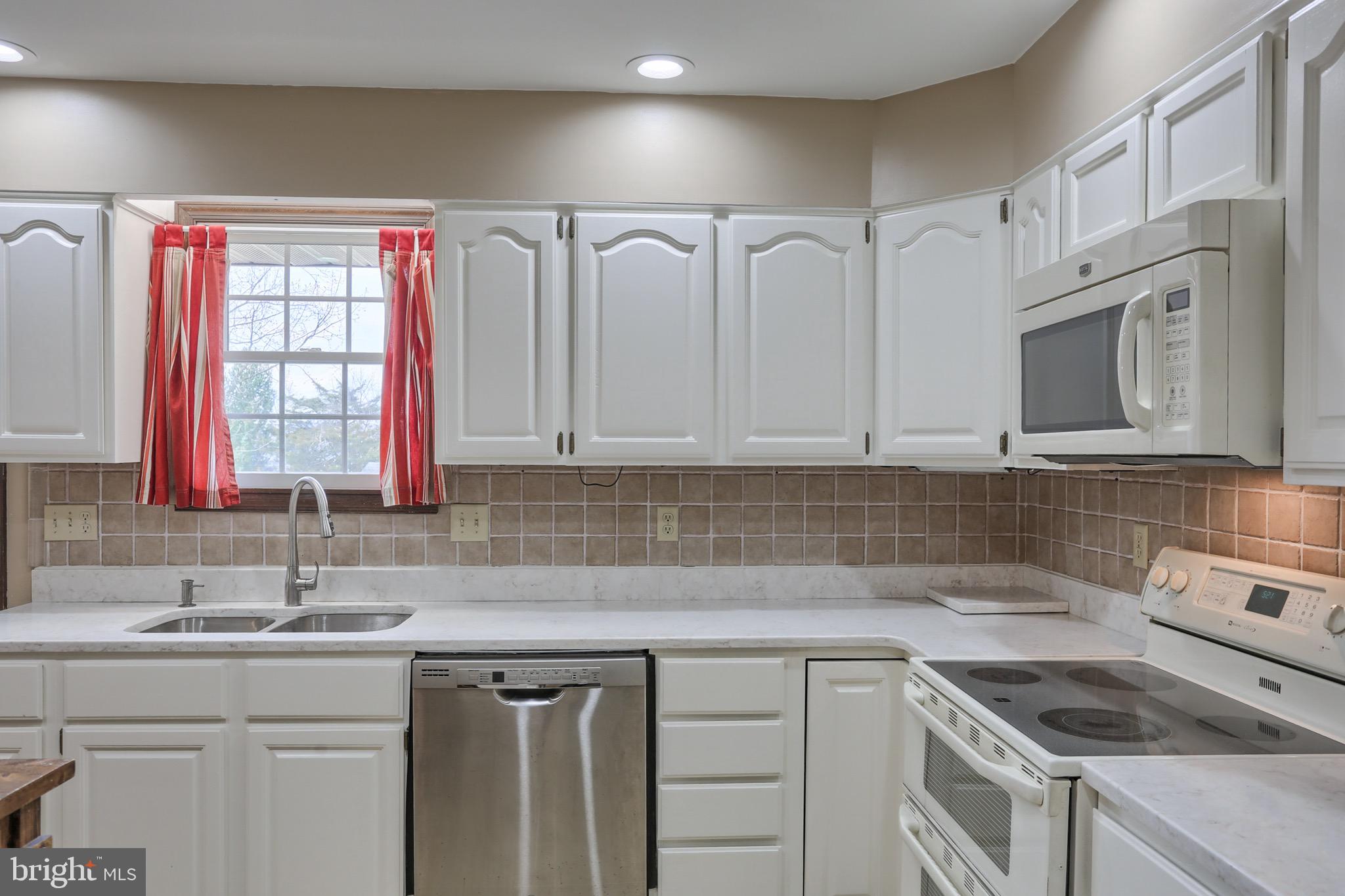 709 Cedar Road Hershey, PA 17033 - Photo 14 of 40 Gallery Image 14