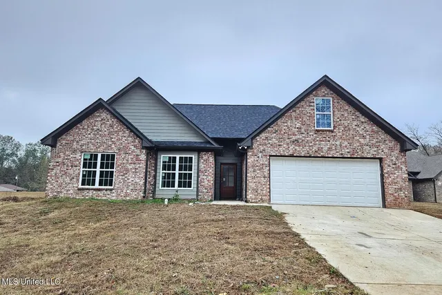 $2,200 | 101 Brisco Drive, Vicksburg, MS 39180