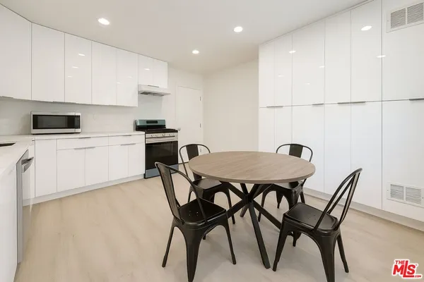 $1,300 | 1189 West 36th Place, Unit 3, Los Angeles, CA 90007