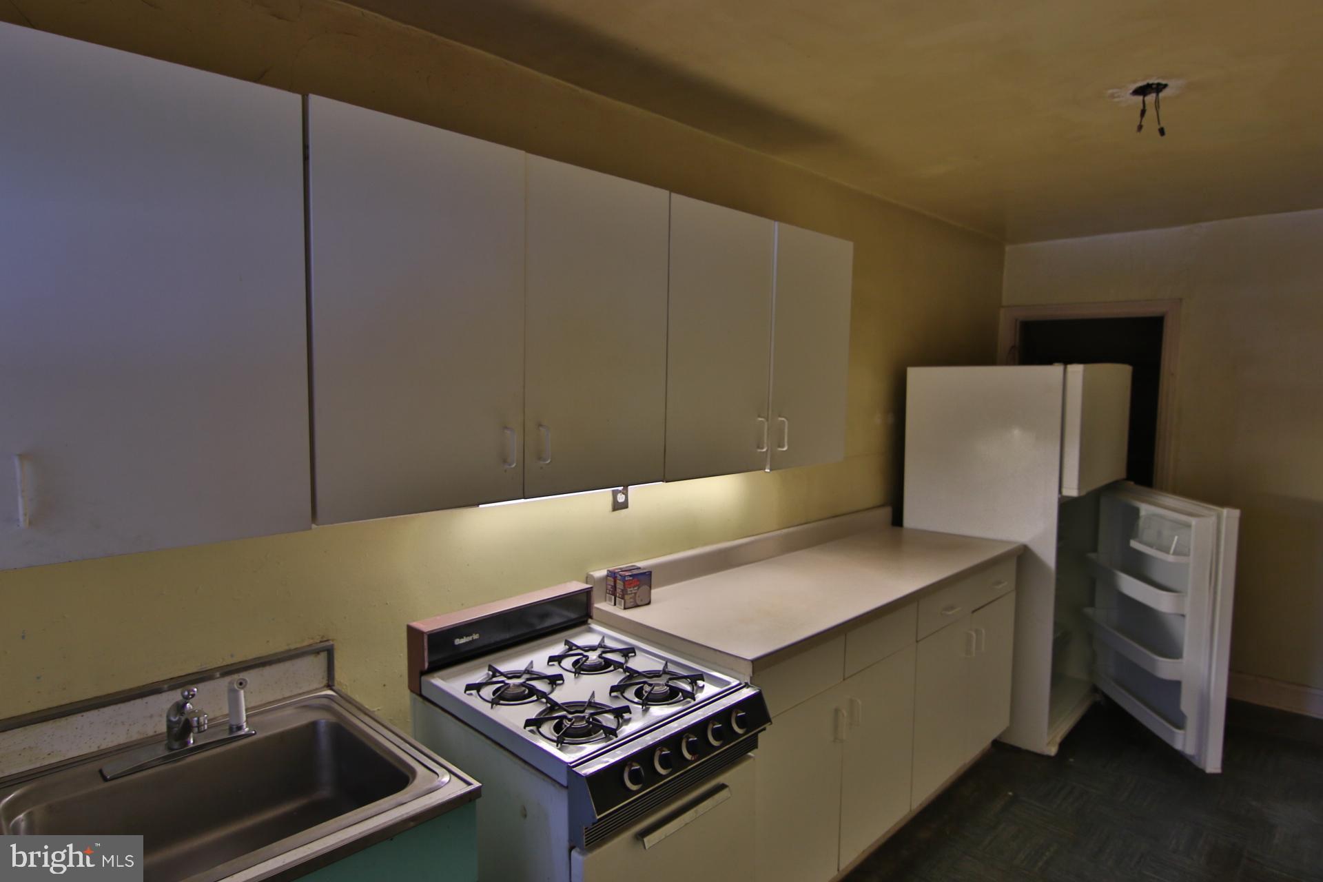 4944 Brookwood Road Baltimore, MD 21225 - Photo 7 of 9 Kitchen