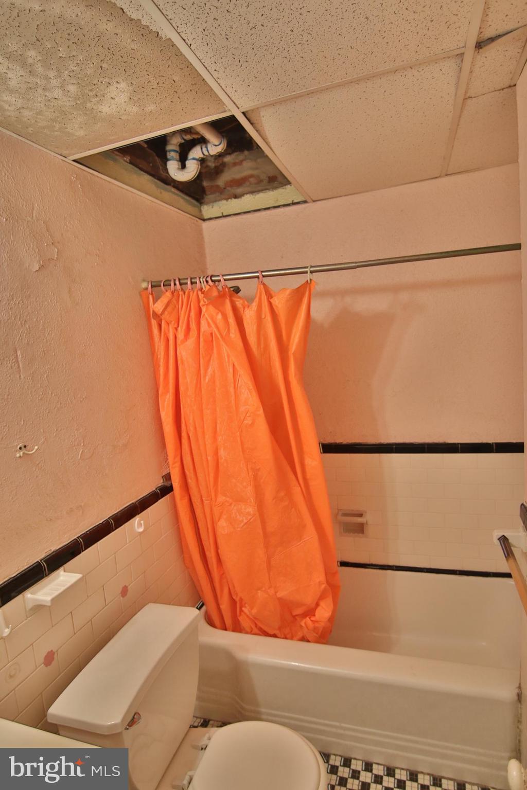 4944 Brookwood Road Baltimore, MD 21225 - Photo 8 of 9 Full bath