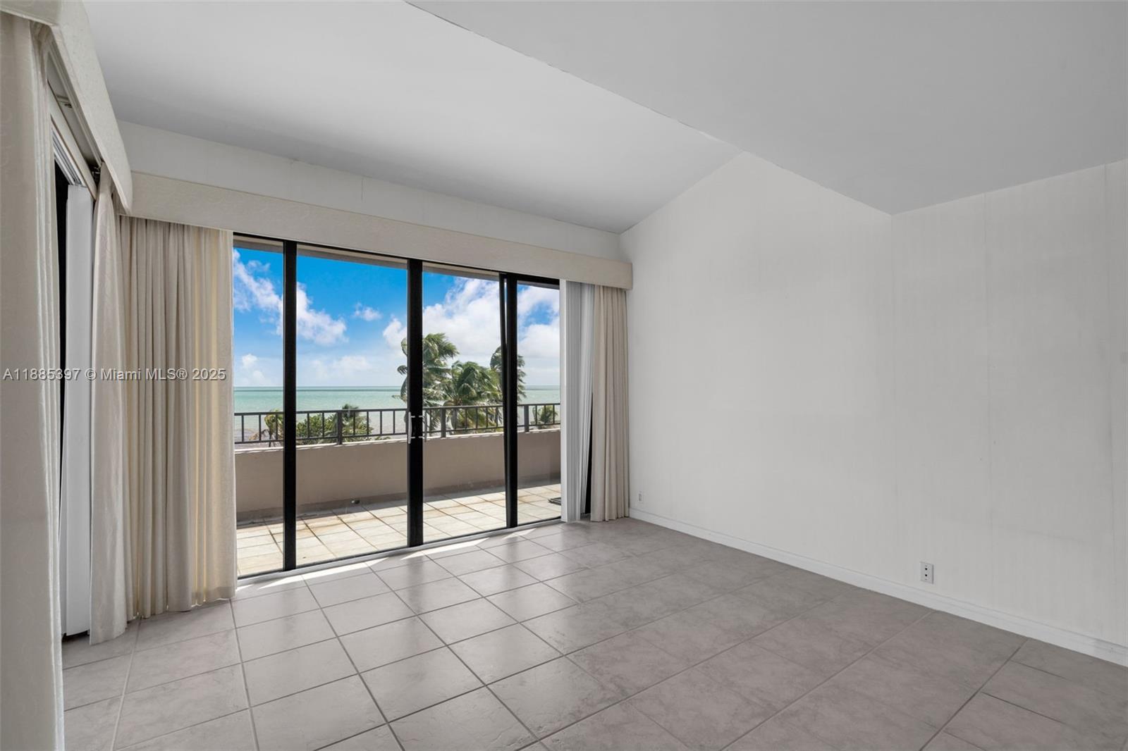201 Crandon Boulevard, Unit 444 Key Biscayne, FL 33149 - Photo 11 of 47 Living Room
