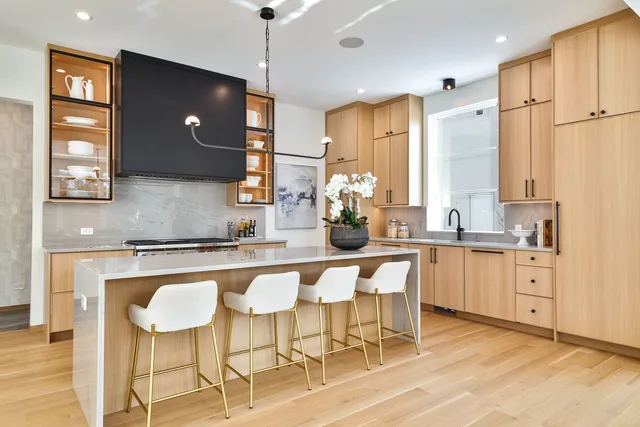 $2,399,000 | 527 Kensington Court, Hinsdale, IL 60521