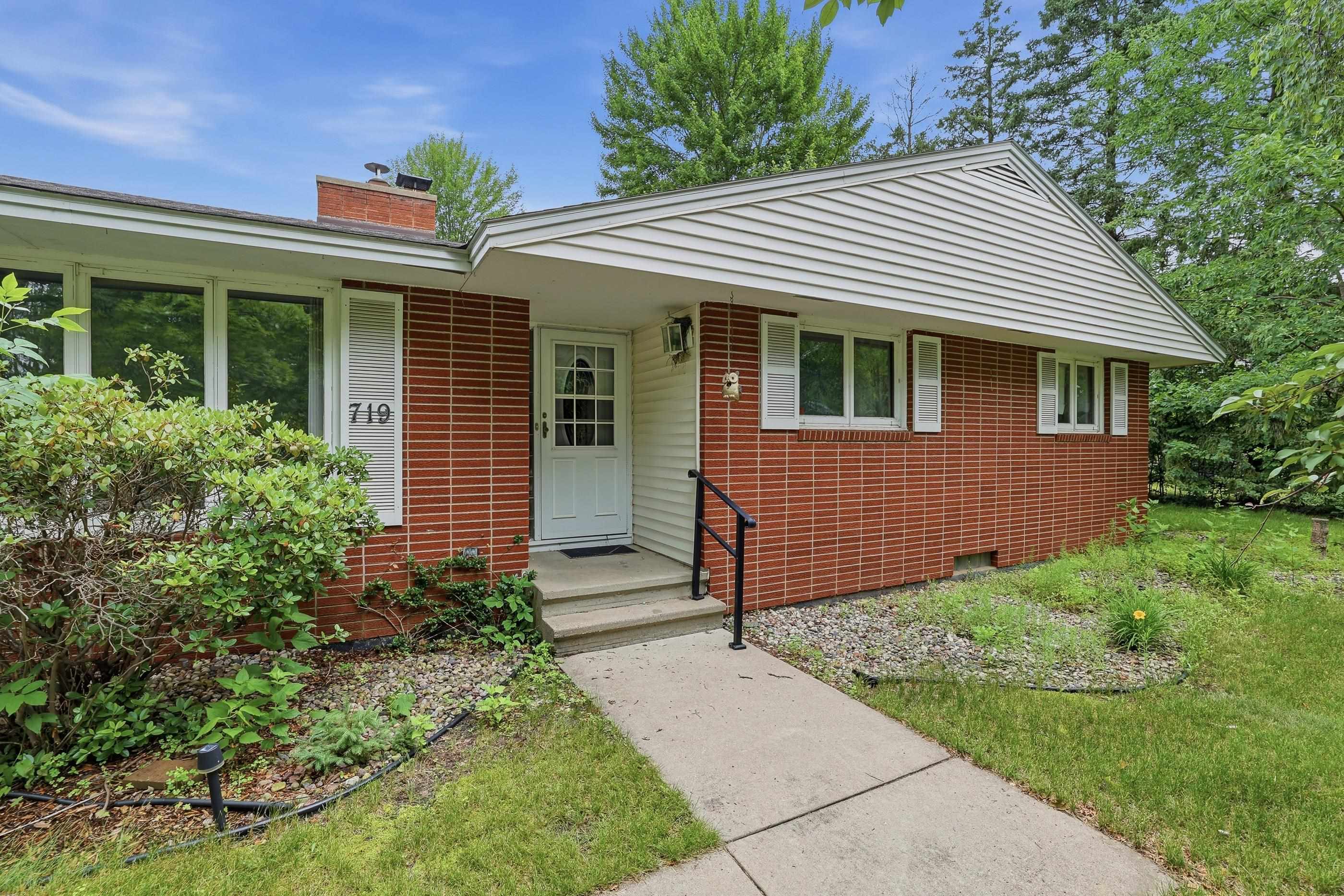 719 Sunset Avenue Stevens Point, WI 54481 - Photo 5 of 53