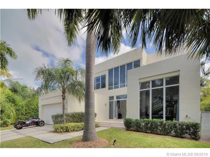 2965 North Bay Road Miami Beach, FL 33140 - Photo 2 of 26