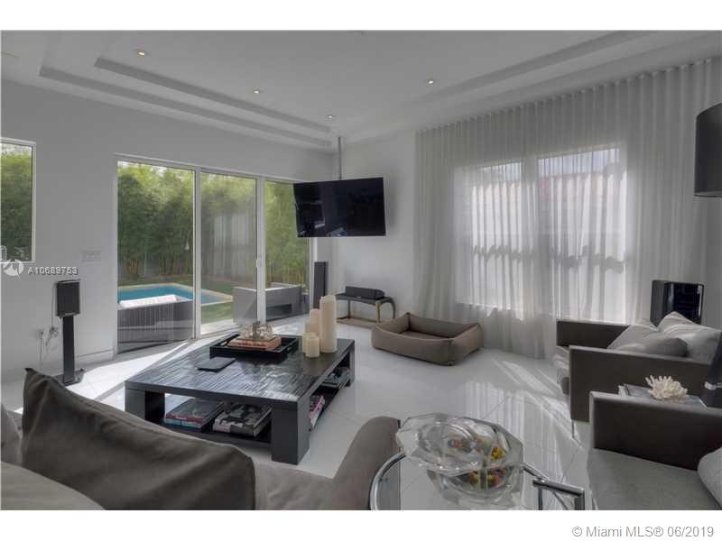 2965 North Bay Road Miami Beach, FL 33140 - Photo 11 of 26