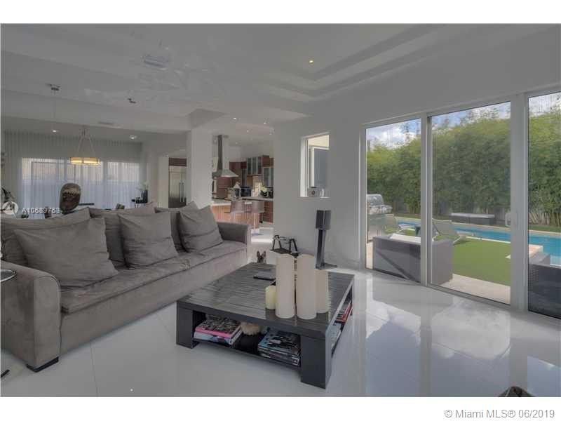 2965 North Bay Road Miami Beach, FL 33140 - Photo 12 of 26