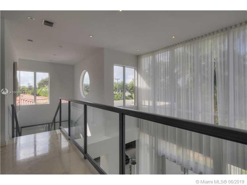 2965 North Bay Road Miami Beach, FL 33140 - Photo 15 of 26