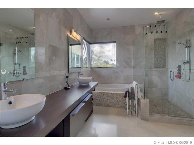 2965 North Bay Road Miami Beach, FL 33140 - Photo 18 of 26