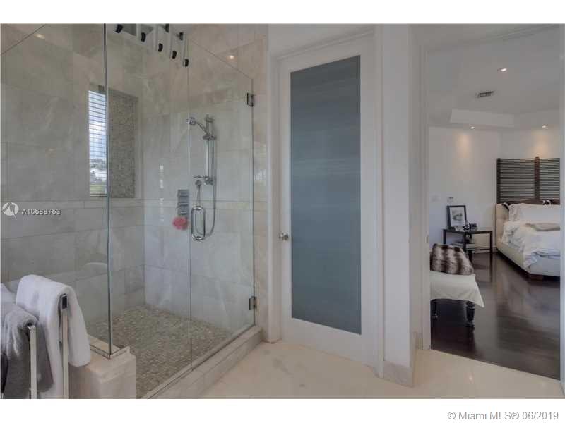 2965 North Bay Road Miami Beach, FL 33140 - Photo 19 of 26