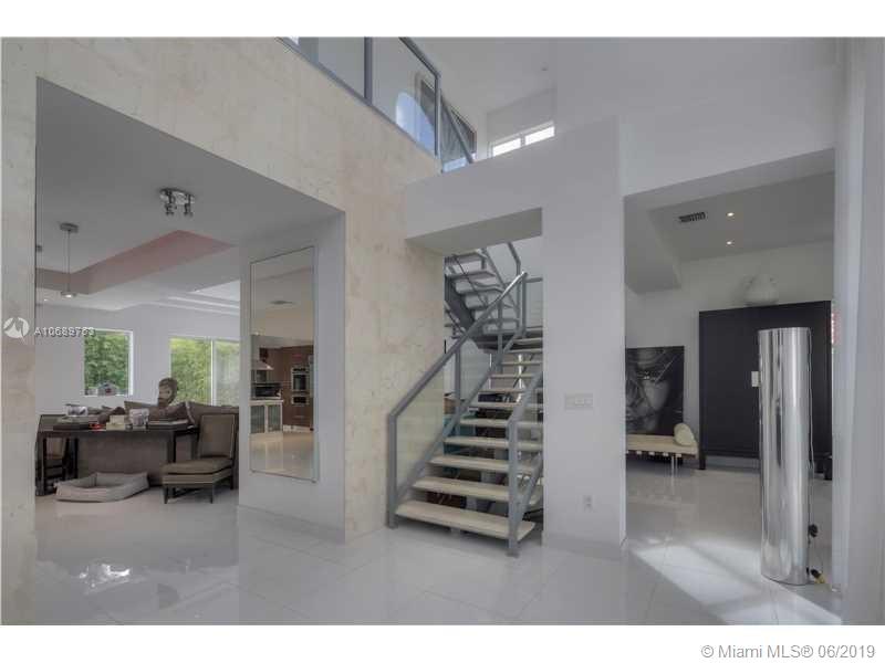 2965 North Bay Road Miami Beach, FL 33140 - Photo 3 of 26