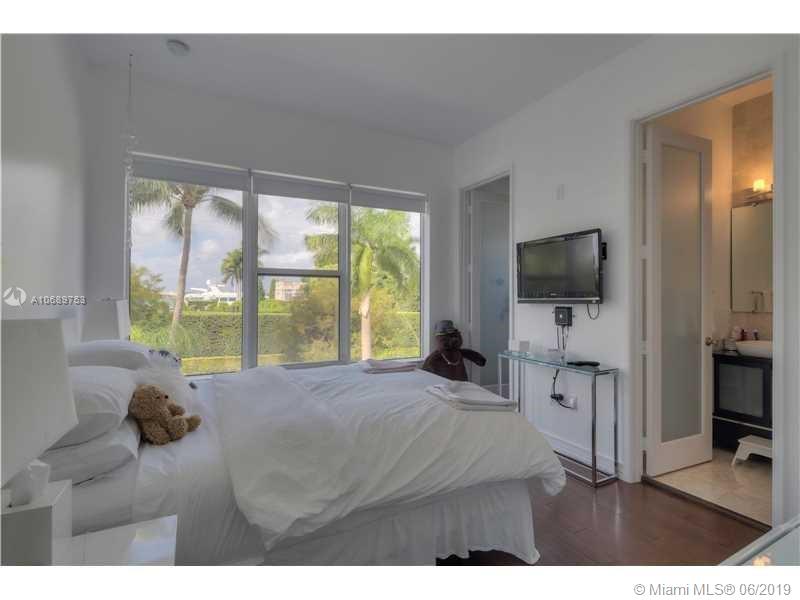 2965 North Bay Road Miami Beach, FL 33140 - Photo 24 of 26