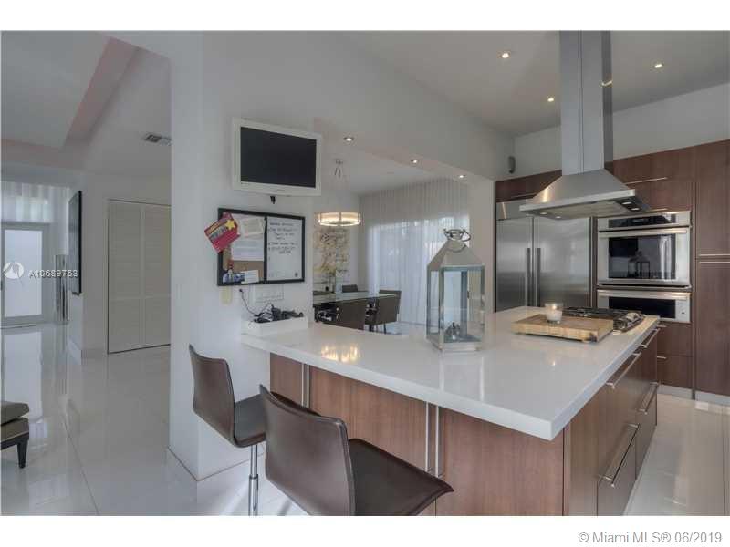 2965 North Bay Road Miami Beach, FL 33140 - Photo 4 of 26