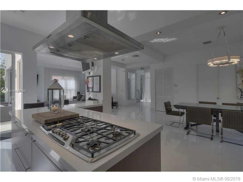 2965 North Bay Road Miami Beach, FL 33140 - Photo 6 of 26