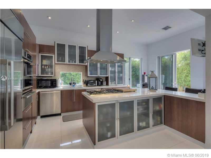 2965 North Bay Road Miami Beach, FL 33140 - Photo 7 of 26