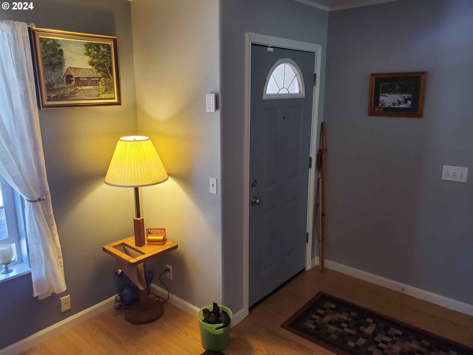 952 South 67th Street Springfield, OR 97478 - Photo 11 of 44 a room with table and chair