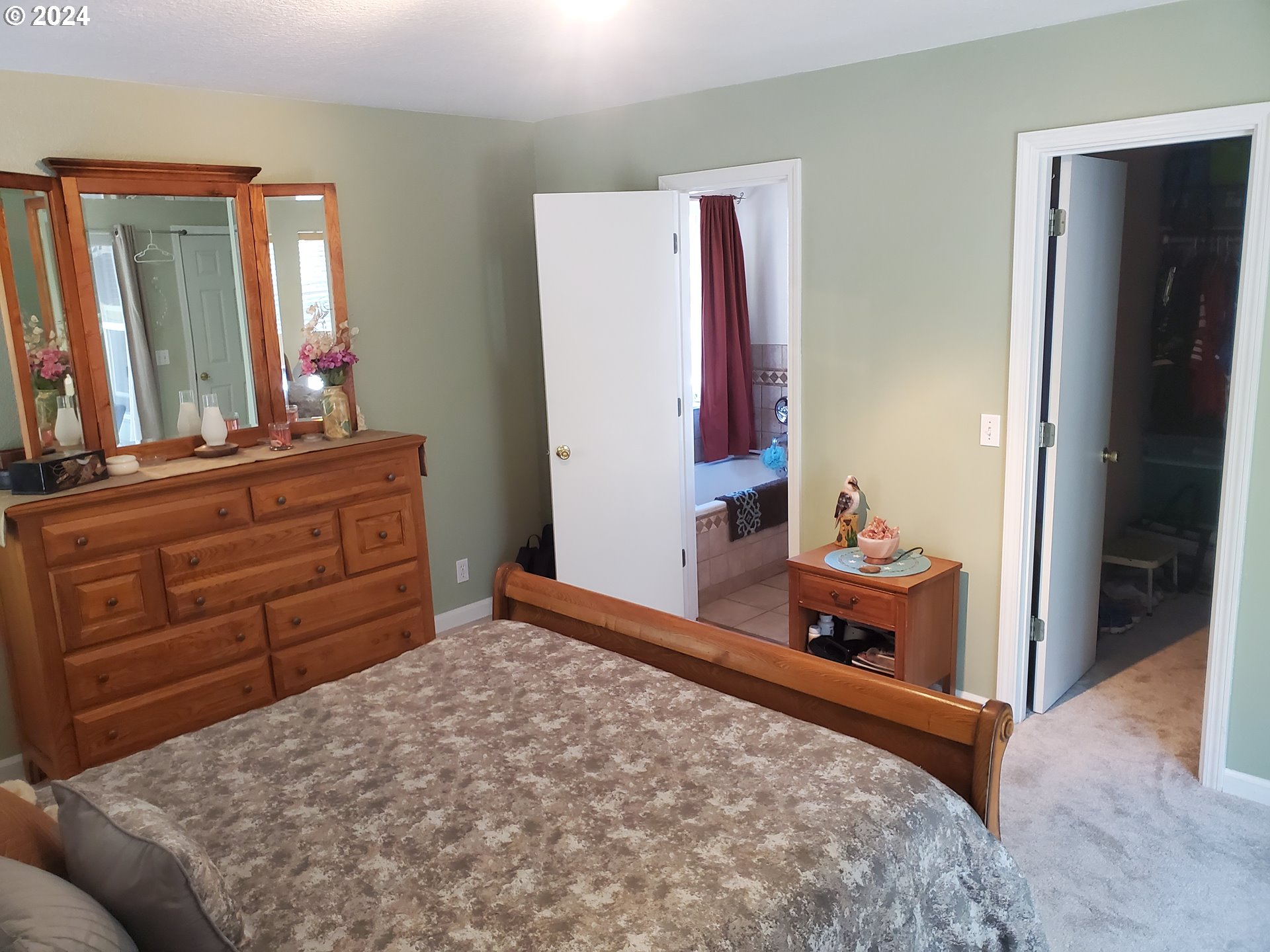 952 South 67th Street Springfield, OR 97478 - Photo 16 of 44 a bed room with a bed and a dresser