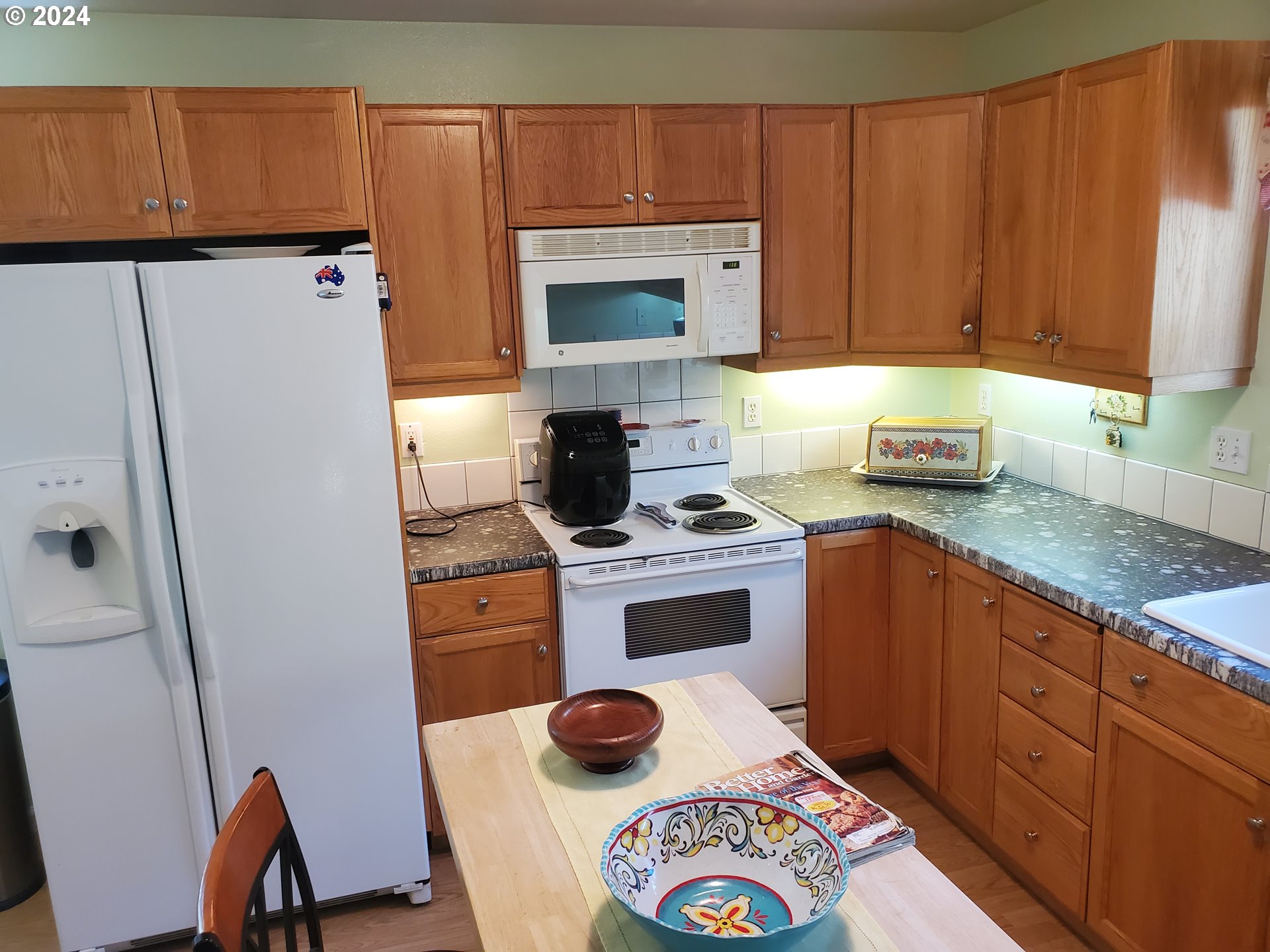 952 South 67th Street Springfield, OR 97478 - Photo 23 of 44 a kitchen with a refrigerator and a stove top oven