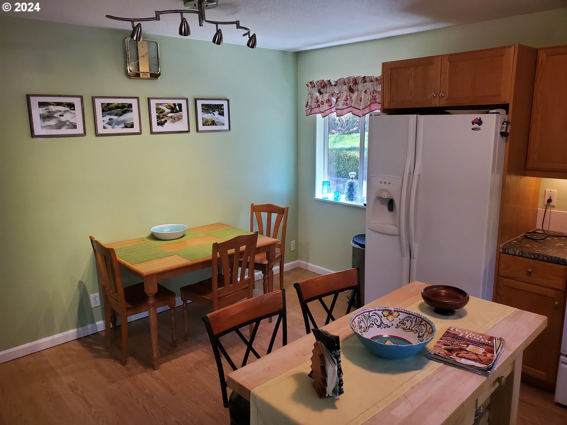 952 South 67th Street Springfield, OR 97478 - Photo 24 of 44 a view of a dining room with furniture