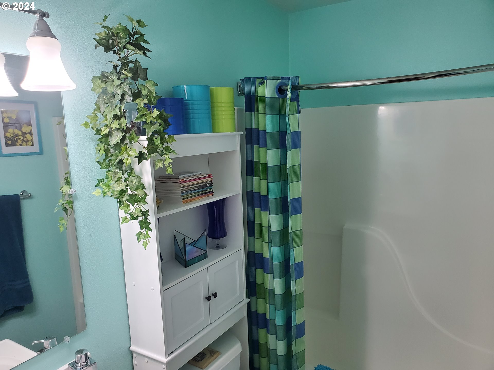 952 South 67th Street Springfield, OR 97478 - Photo 26 of 44 a bathroom with a shower curtain and a sink