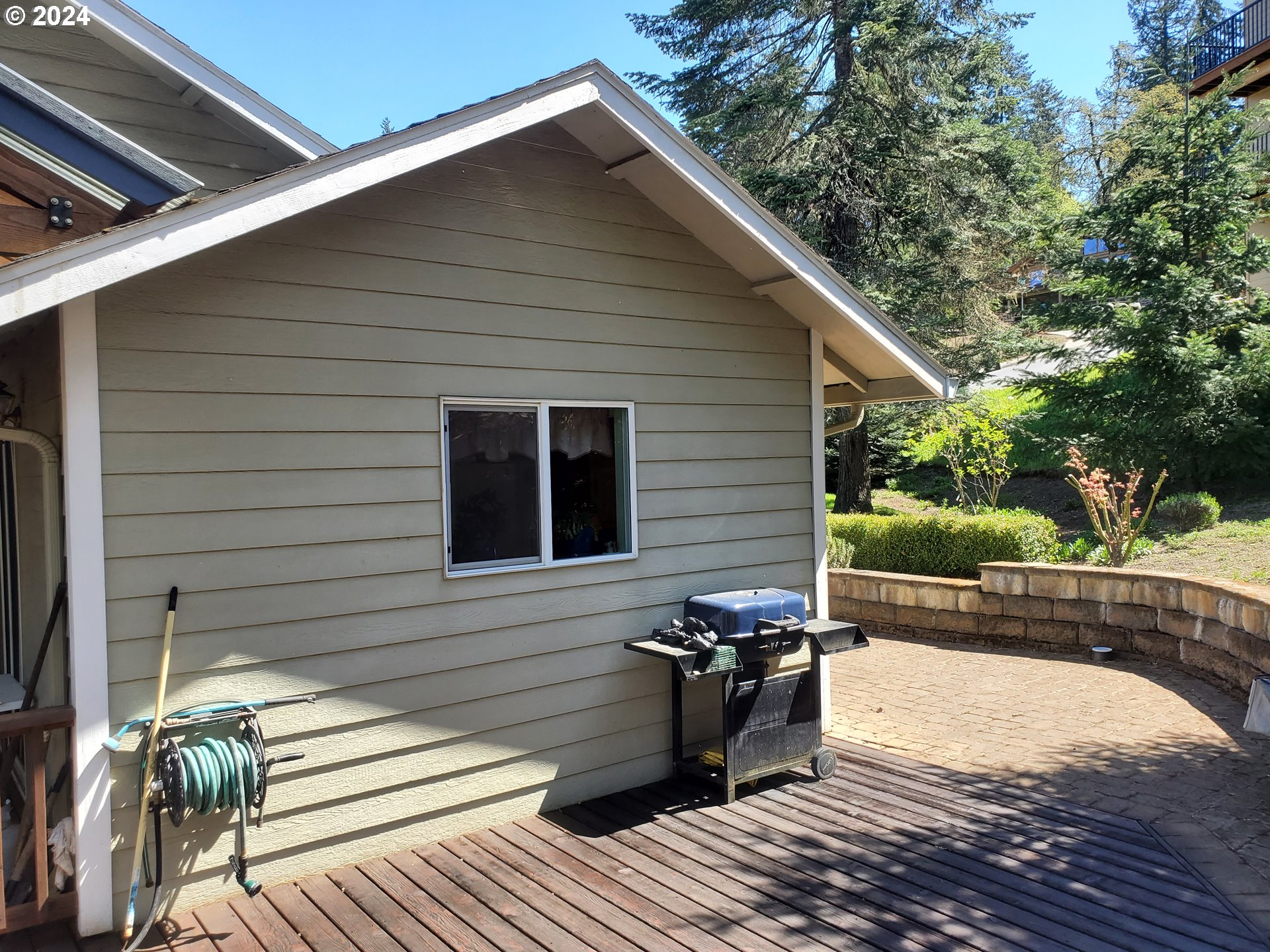 952 South 67th Street Springfield, OR 97478 - Photo 35 of 44 a view of house with backyard and sitting area