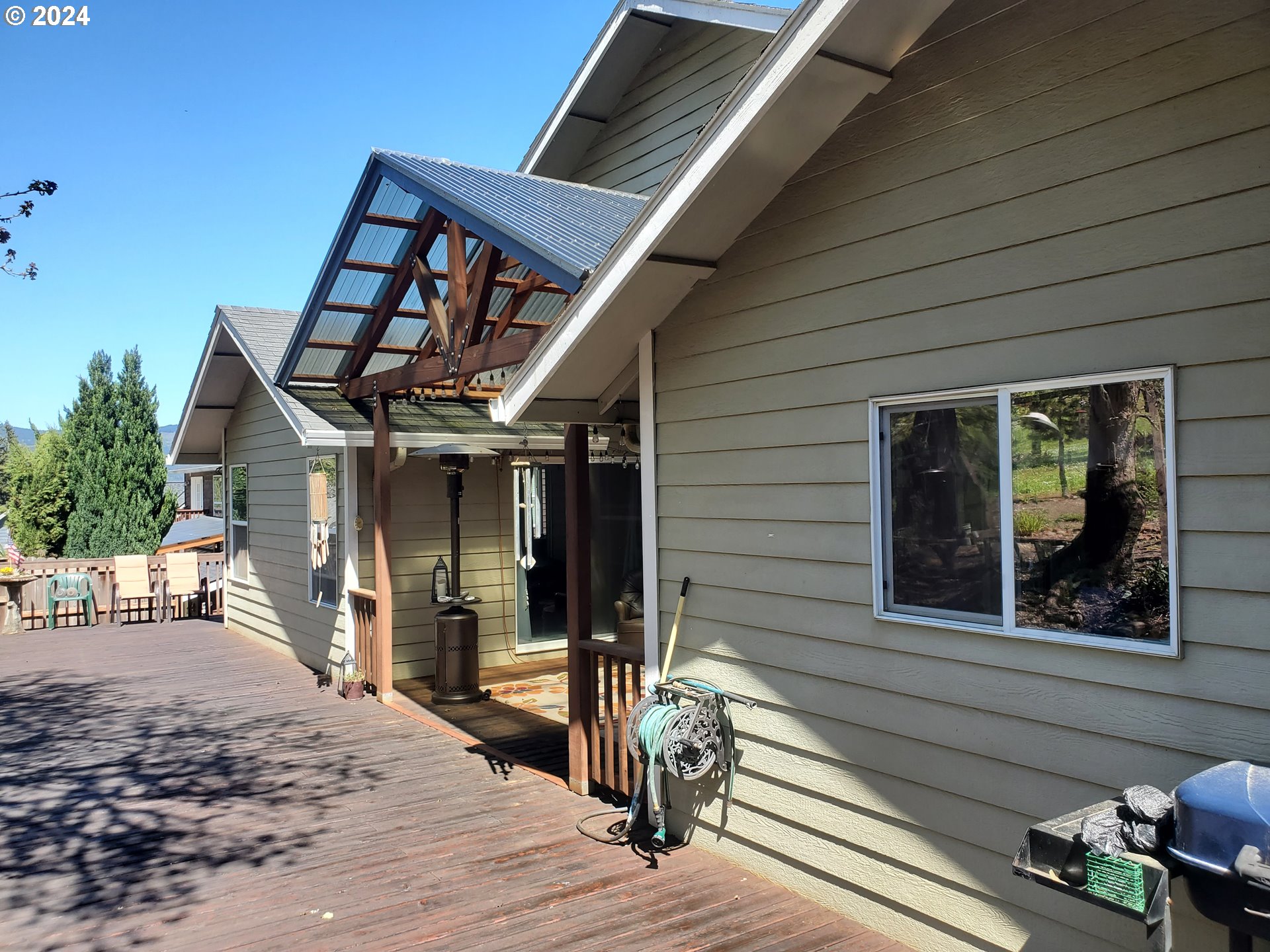952 South 67th Street Springfield, OR 97478 - Photo 36 of 44 a view of a house with wooden deck