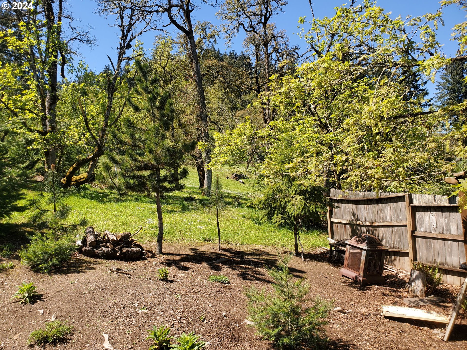 952 South 67th Street Springfield, OR 97478 - Photo 39 of 44 a view of a sink and yard