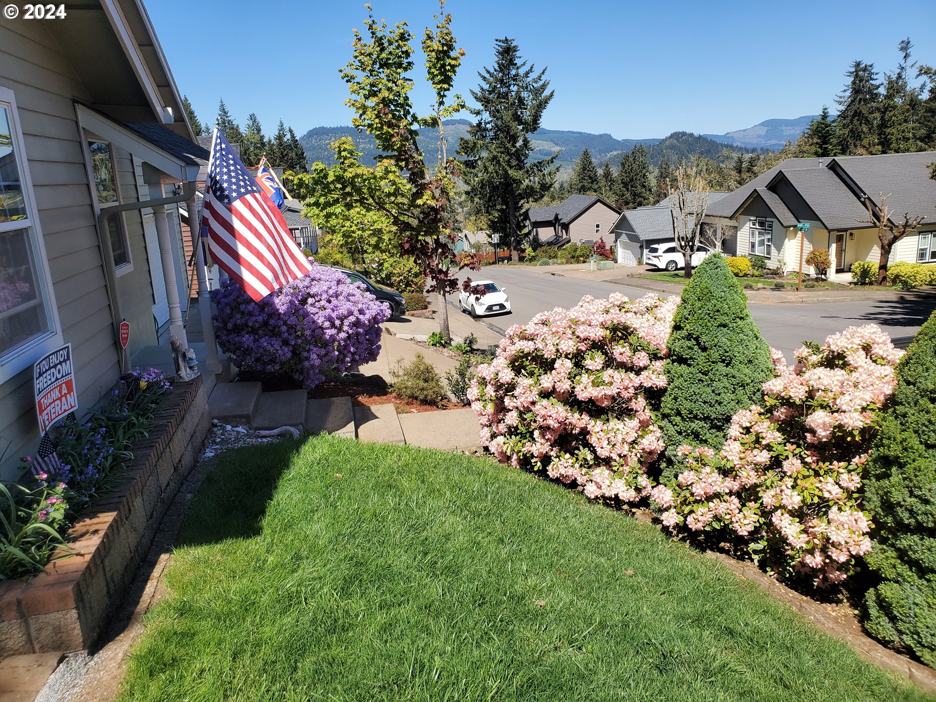 952 South 67th Street Springfield, OR 97478 - Photo 5 of 44 a aerial view of a house with a yard and garden