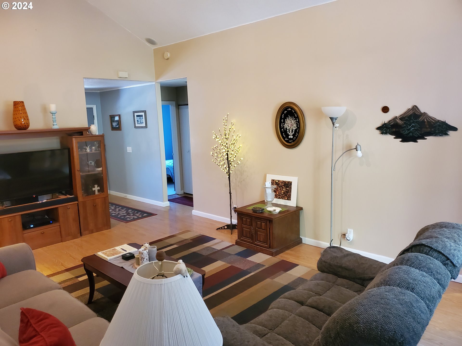 952 South 67th Street Springfield, OR 97478 - Photo 8 of 44 a living room with furniture and a flat screen tv
