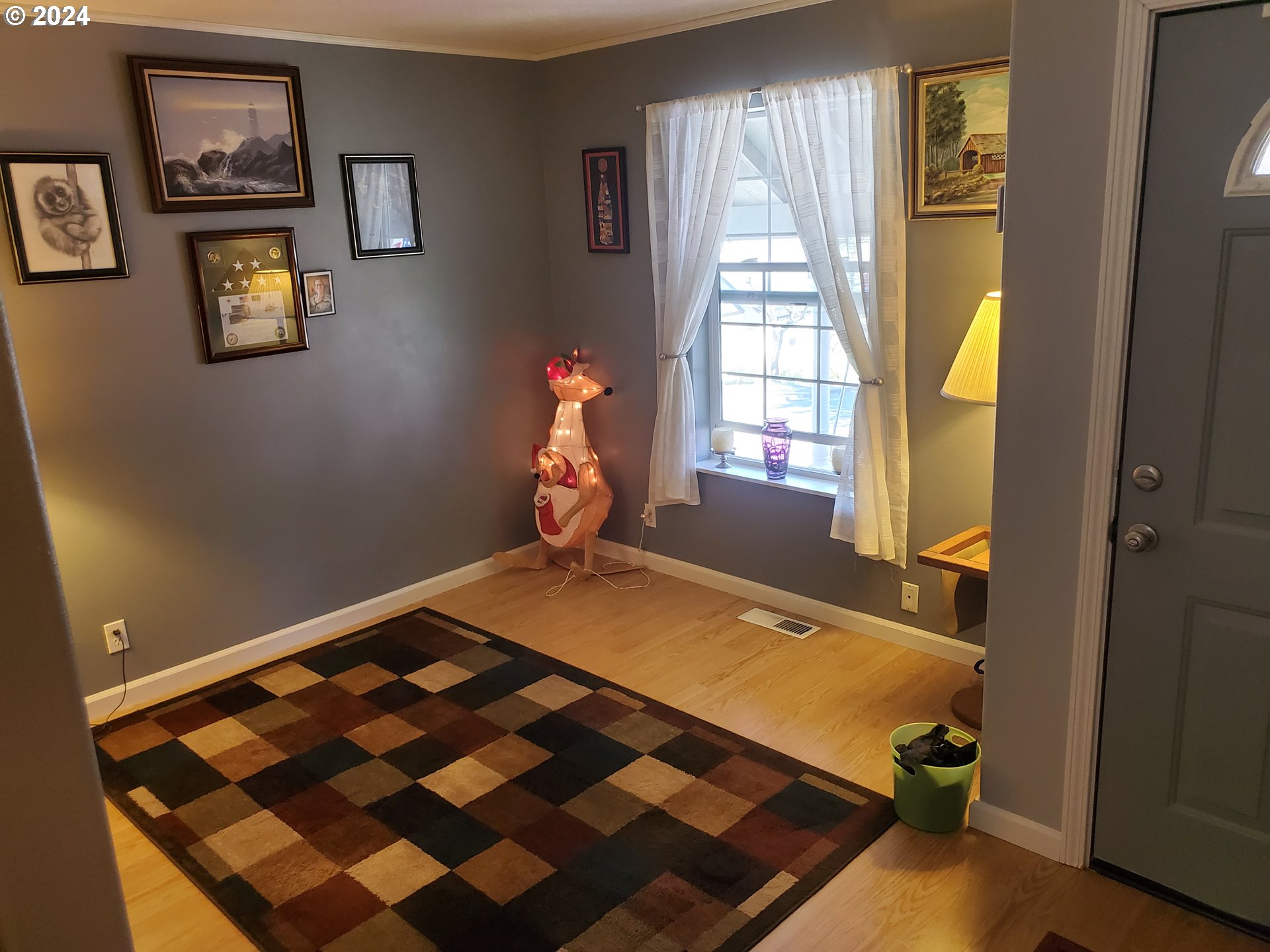 952 South 67th Street Springfield, OR 97478 - Photo 9 of 44 a room with a bed and a window